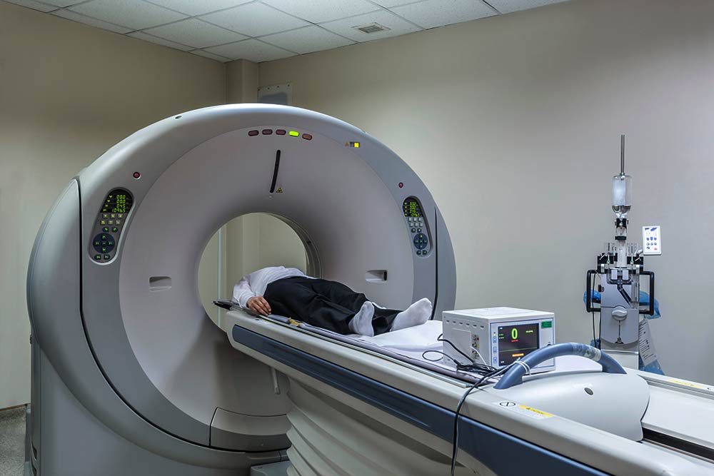 administrate-studie-prostaatkanker geklede man liggend in scan