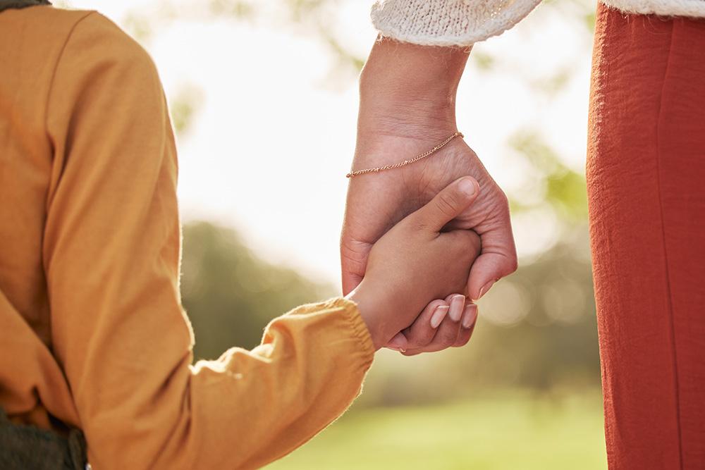 Overleving van kinderen met kanker verder verbeterd moeder-en-kind-hand-in-hand