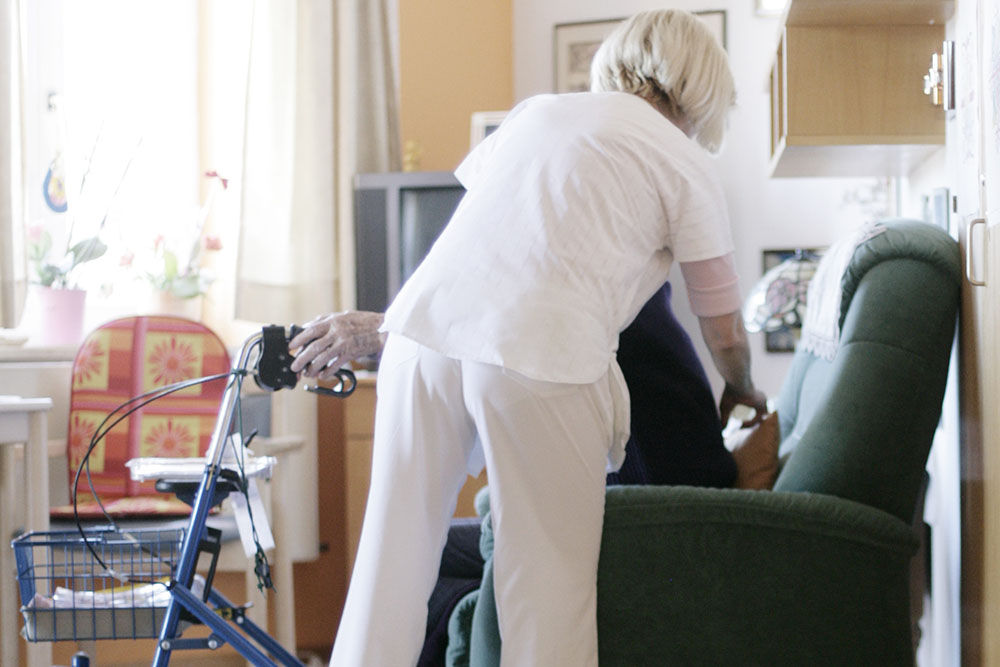 Wijkverpleegkundige aan het werk De zorg is beter bij transmurale samenwerking in de palliatieve fase